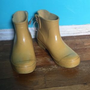 Yellow short rain boots